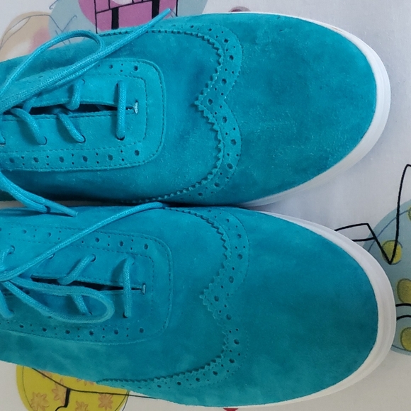 Beautiful teal Cole Haan wing tip casual shoes - Picture 1 of 4